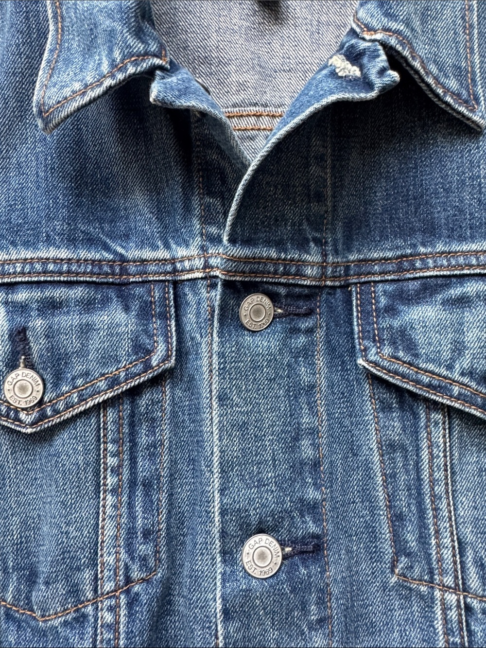 Gap Denim Jacket Men’s Medium Blue Trucker Jean Jacket Button Front Long Sleeve - Picture 8 of 10